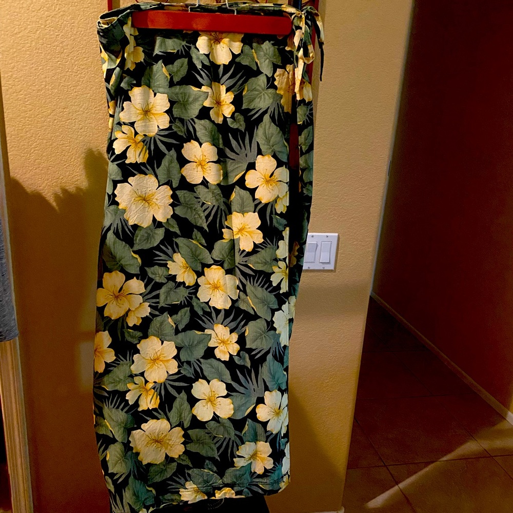 TOMMY Bahama 100% silk black floral maxi wrap skirt size 14